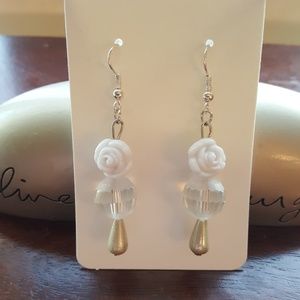 🕊️🌹White rose Statement Earrings 🕊️🌹